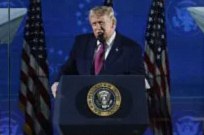 建国250年記念行事で演説するトランプ大統領（AFP＝時事）